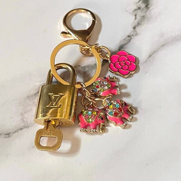 Louis Vuitton Lock & Key Set #323 w/ Pink Elephants & Flower Charms Keychain - Picture 1 of 5